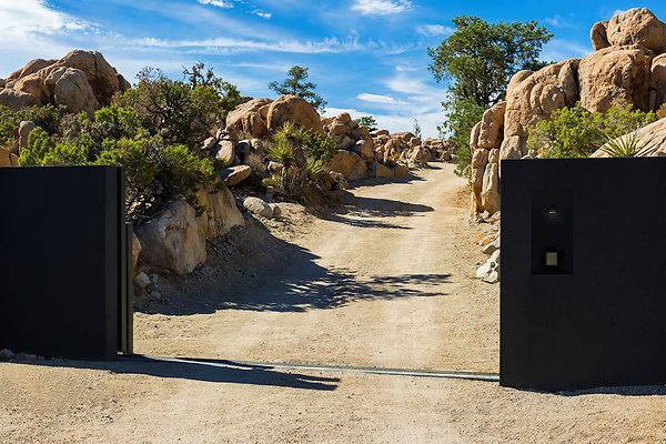 black-desert-house-1