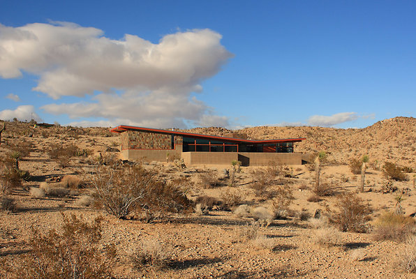 joshua-tree-modern-vacation-rental-from-south - joshua tree modern vacation rental from south