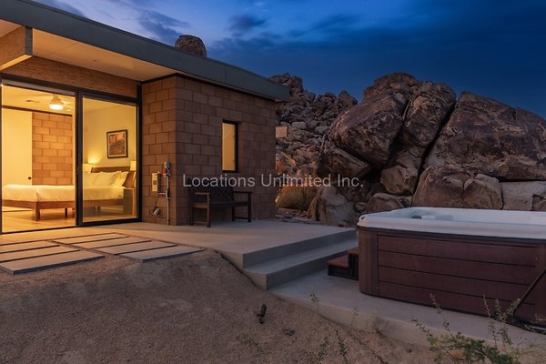 40-Homestead Modern On The Rocks-Large