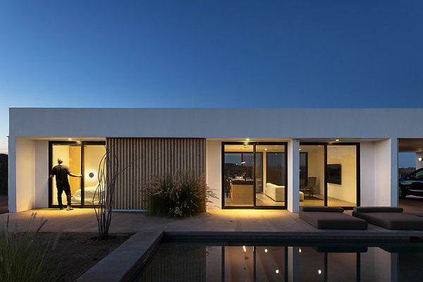 tera-haus house yucca-valley-ca-usa exterior-night-lifestyle-1719877804575