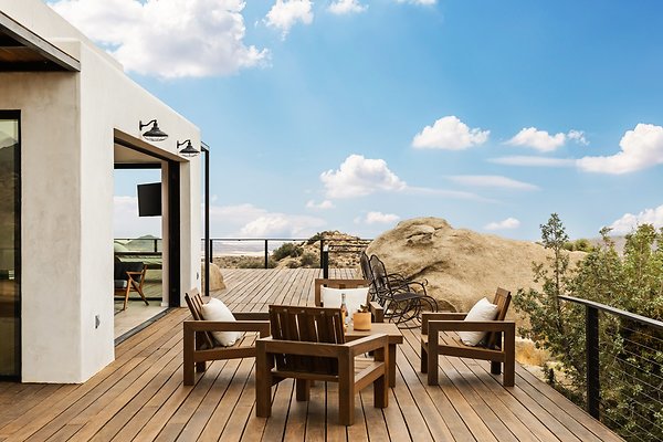 Fieldtrip Whispers Rock 084-Large