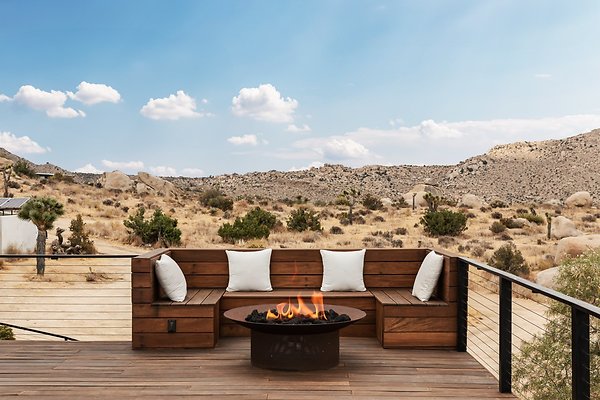 Fieldtrip Whispers Rock 081-Large