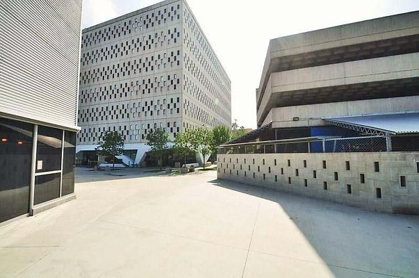 UNIVERSAL-8435-LA-9x