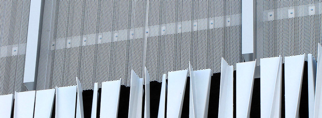 02-Abramson-Teiger-Architects-Hackman-Garage-Corrugated-Mesh-Detail