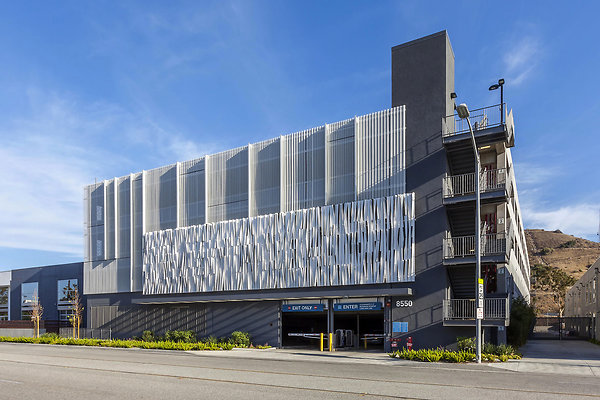 07-Abramson-Teiger-Architects-Hackman-Garage-Exterior-Day x