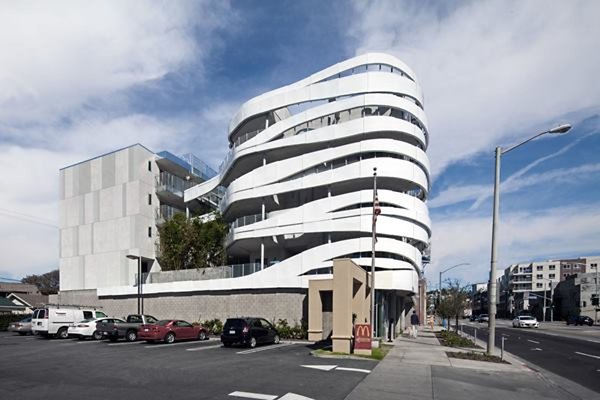 La-Brea-Housing-by-Patrick-Tighe-Architecture-and-John-V-Mutlow-Architects-03