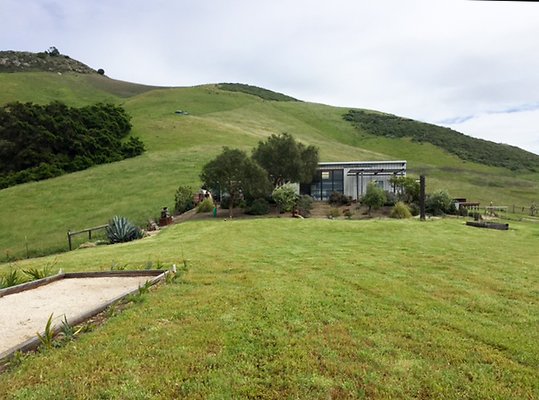 main-barn-exterior-shot