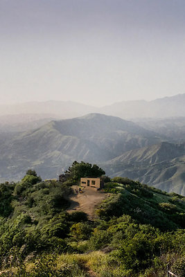 find-sanctuary-cabin-big-bear-california-exterior-3