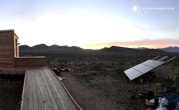 Group-of-Three-Tiny-Cabins-in-the-Mojave-Desert-0019-600x369