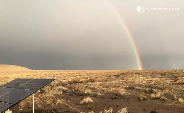 Group-of-Three-Tiny-Cabins-in-the-Mojave-Desert-0020-600x369