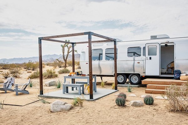 hks-narrative-design-studio-autocamp-glamping-site-joshua-tree dezeen 2364 col 5-852x568