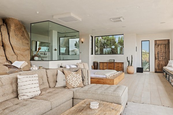 Fieldtrip Whispers Rock 038-Large