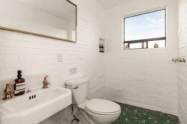 Fieldtrip Whispers Rock 071-Large