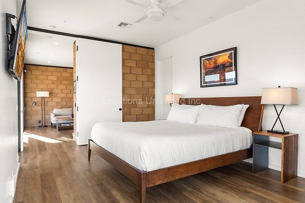 52-Homestead Modern On The Rocks-Large