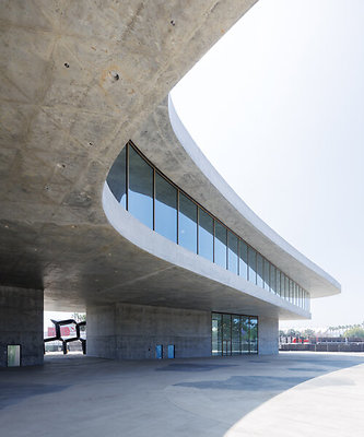 01 first-look-lacma-new-zumthor-david-geffen-galleries-lens-iwan-baan-los-angeles-designboom-600