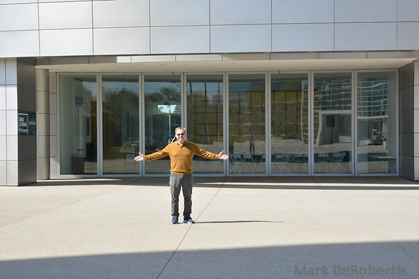 MDR 3740B - Car Can Not Go Closer To Building Than Here