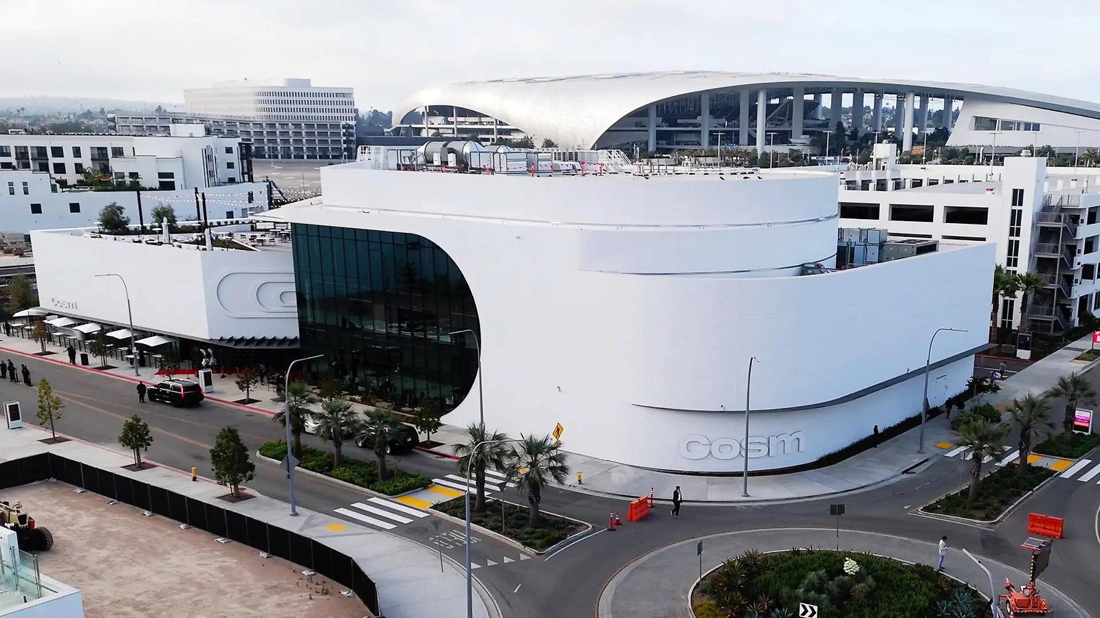 40 Cosm Hollywood Park STS