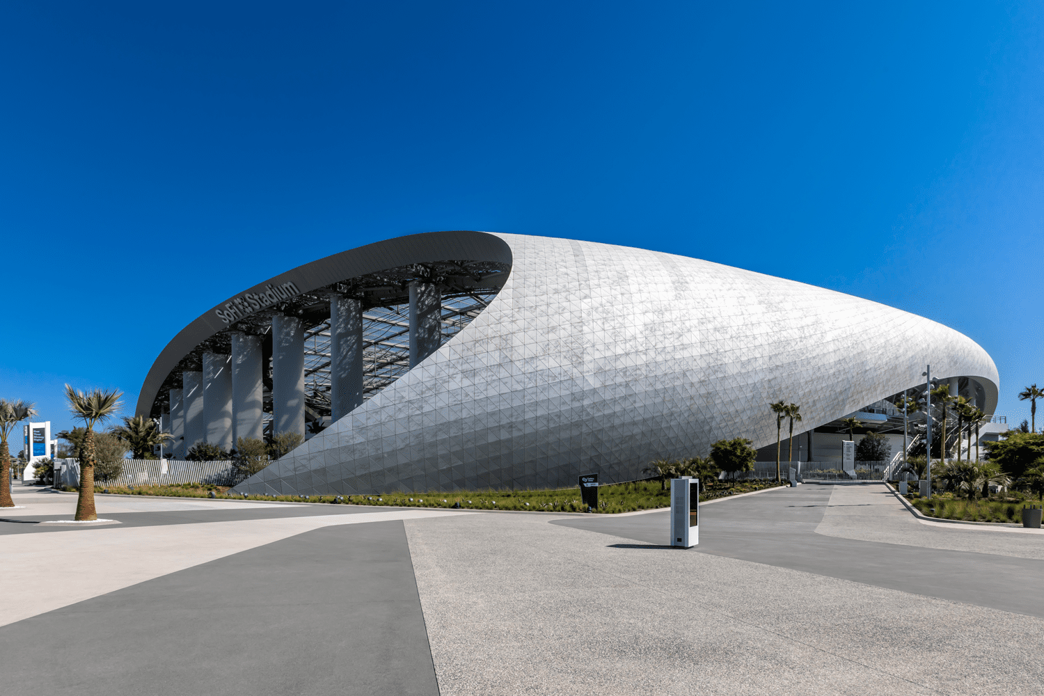 10 SOFI Stadium