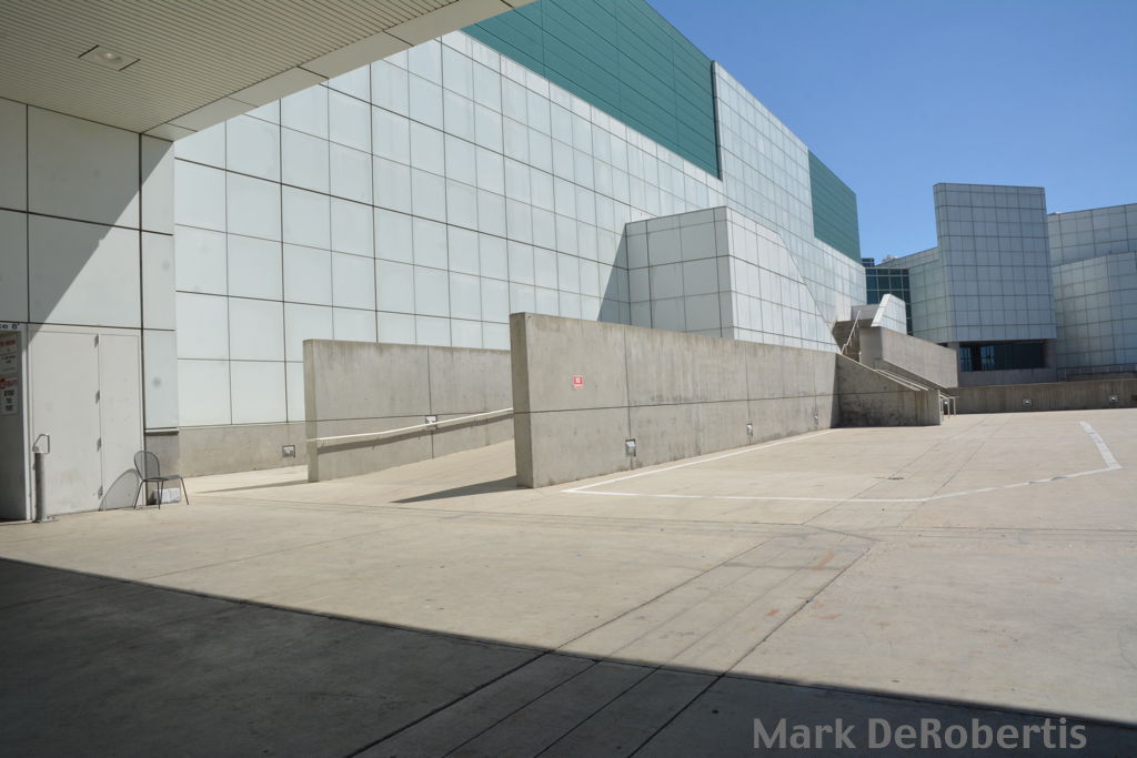 08  LA Con Concourse Plaza