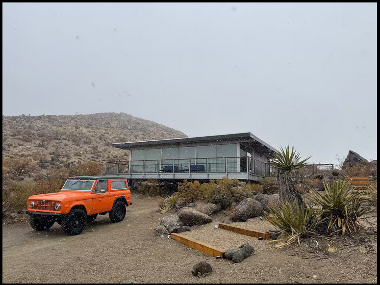 30 Desert Glass House